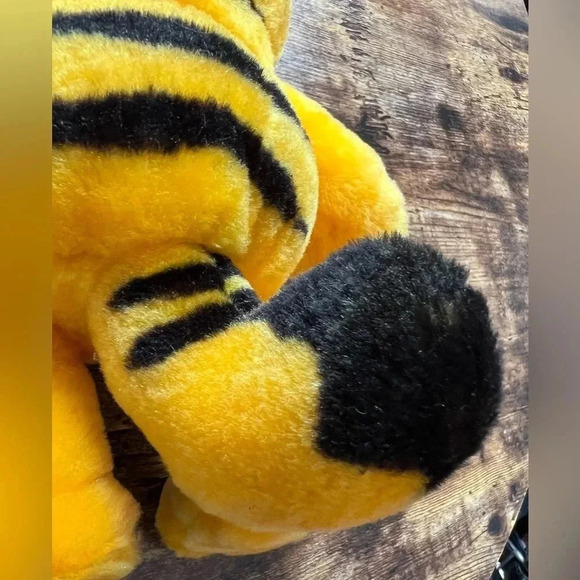 VTG: Garfield | Play-By-Play plush animal/stuffed animal. 
C - Picture 4 of 12